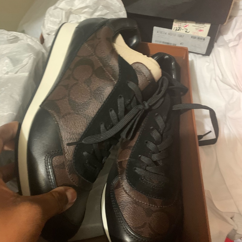 Women’s coach sneakers sz 10 new